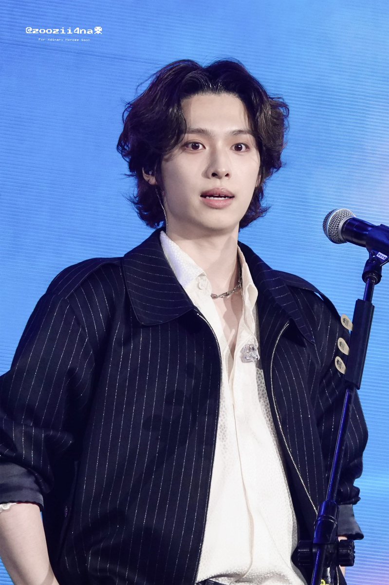 zoozii4na's tweet photo. 260725 ACON 

👑
🐶

#Gaon #가온 #지석 #곽지석
#XdinaryHeroes #엑스디너리히어로즈 #엑디즈 https://t.co/wQt5yMTOE2