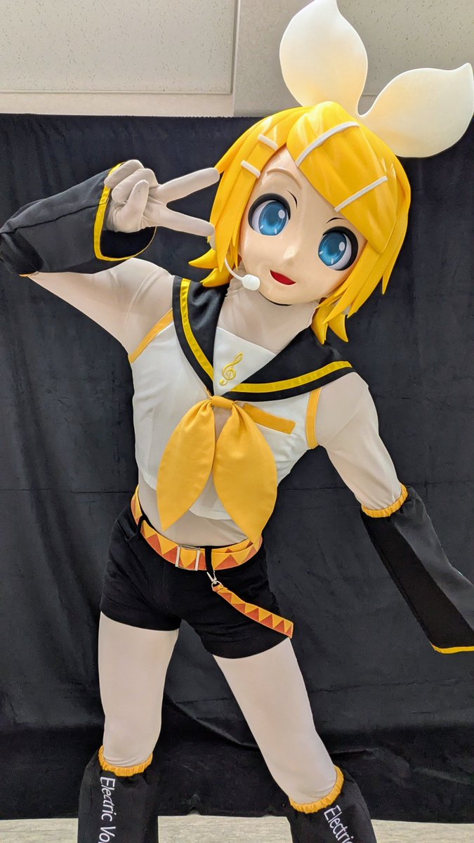 KirarinWONDER's tweet photo. なんか着ぐるみさん界隈で覇権獲ってるのは初音さんやぞって言ってる人も居るけど、鏡音リンだって負けてないからね😝 https://t.co/XVa4OBljWf