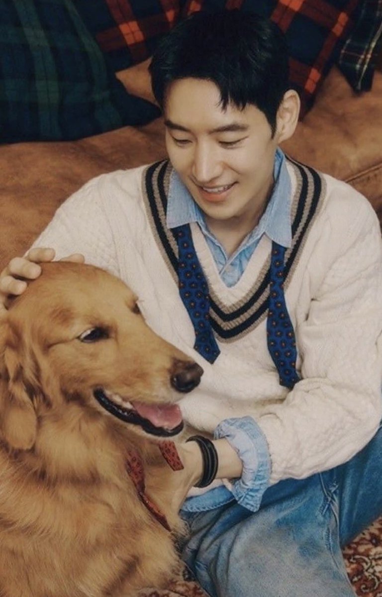 jehoonv55e's tweet photo. 私は大型犬（ラブラドール）との二人暮らしで無類の犬好きなので、私の大好きが並んでるこの画像がお気に入り🥰
そして犬の位置に私が座りたいとも思っておる。

#LEEJEHOON 
#이제훈 https://t.co/mrqGkGbXl4