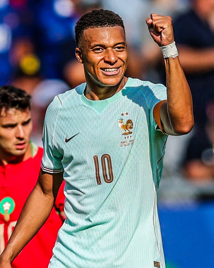 eurofootcom's tweet photo. 🇫🇷🗣️ Kylian Mbappé: "As a kid, I DREAMED of playing in a World Cup, at least one. I've played in three, won one, and this year, I had the pride of competing in it with the captain's armband. I'll never forget it." 🥹❤️ https://t.co/4IA8Uqs9UV
