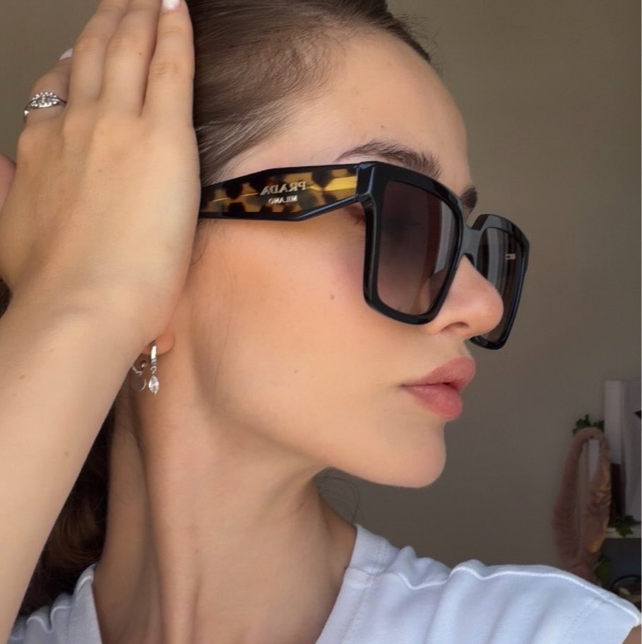 farzanax__'s tweet photo. our prada girliee. https://t.co/tLiidHWqjW