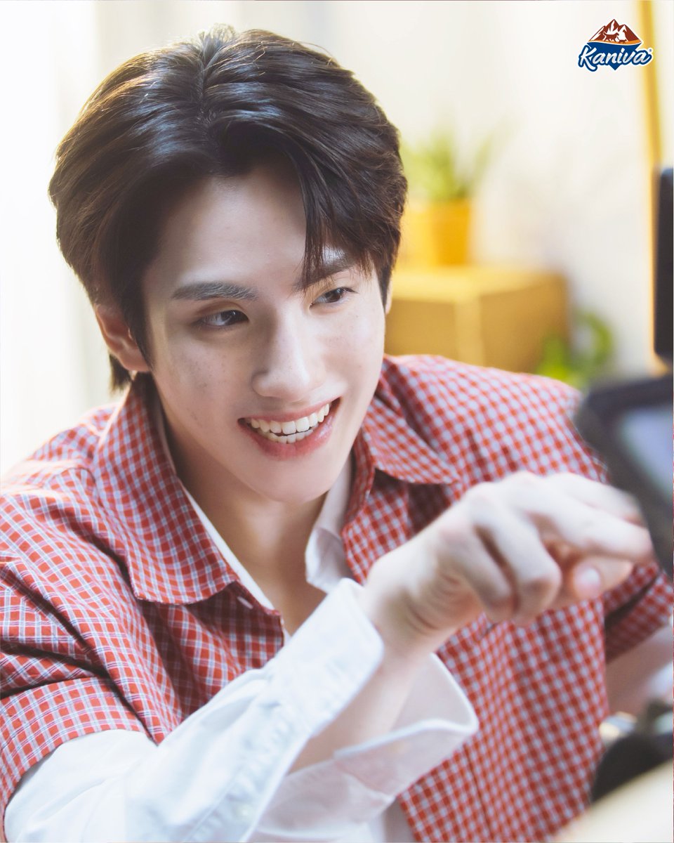 KanivaOfficial's tweet photo. 📸✨ KANIVA X BUS ON SET STORIES (PHUTATCHAI)
ใครได้ดูโฆษณา KANIVA x BUS กันแล้วบ้าง? 👀💕

วันนี้พี่คานิว่าเอาภาพเบื้องหลังวันถ่ายโฆษณาของน้อง ๆ BUS กับเหล่าหมาแมวสุดคิวท์มาฝาก 🐶🐱

ทุกโมเมนต์ในกองถ่ายถ่ายทอดเรื่องราวของแคมเปญ "ไม่ต้องเหมือนใคร หมาแมวก็รักเราที่สุด" เพราะสำหรับพวกเขา... ไม่ว่าเราจะเป็นแบบไหน ก็ยังเป็นคนที่รักที่สุดเสมอ 🤍

เตรียมใจไว้เลย เพราะแต่ละช็อตน่ารักจนเลือกเซฟรูปไม่ถูกแน่นอน 🥰

และฝากติดตามแคมเปญใหม่ของคานิว่าและน้องๆวงบัสกันด้วยน้าาา 💓
ดูความน่ารักแบบเต็มๆได้ที่ 👉https://t.co/XOMOR2gEGF

#Kaniva #คานิว่า #ถูกใจคนรู้ใจแมว #คนว่าใช่หมาก็ชอบ #KANIVAxBUS