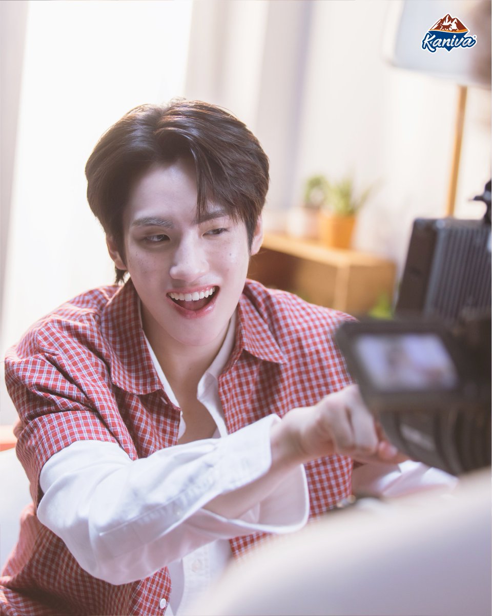 KanivaOfficial's tweet photo. 📸✨ KANIVA X BUS ON SET STORIES (PHUTATCHAI)
ใครได้ดูโฆษณา KANIVA x BUS กันแล้วบ้าง? 👀💕

วันนี้พี่คานิว่าเอาภาพเบื้องหลังวันถ่ายโฆษณาของน้อง ๆ BUS กับเหล่าหมาแมวสุดคิวท์มาฝาก 🐶🐱

ทุกโมเมนต์ในกองถ่ายถ่ายทอดเรื่องราวของแคมเปญ "ไม่ต้องเหมือนใคร หมาแมวก็รักเราที่สุด" เพราะสำหรับพวกเขา... ไม่ว่าเราจะเป็นแบบไหน ก็ยังเป็นคนที่รักที่สุดเสมอ 🤍

เตรียมใจไว้เลย เพราะแต่ละช็อตน่ารักจนเลือกเซฟรูปไม่ถูกแน่นอน 🥰

และฝากติดตามแคมเปญใหม่ของคานิว่าและน้องๆวงบัสกันด้วยน้าาา 💓
ดูความน่ารักแบบเต็มๆได้ที่ 👉https://t.co/XOMOR2gEGF

#Kaniva #คานิว่า #ถูกใจคนรู้ใจแมว #คนว่าใช่หมาก็ชอบ #KANIVAxBUS