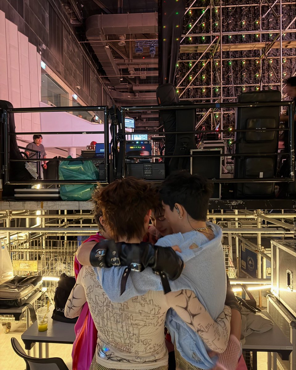 newchaofficial's tweet photo. (🔔) new_chayapak ig post update (1/2) 

🗓 : 27.07.2026
🔗 : https://t.co/al2oyLNbku

🐰💭 : So hot จนไอศครีมมัน melting down 🍦🍦

#NEWCHAYAPAK #GELBOYS https://t.co/LAlEoCfgC7