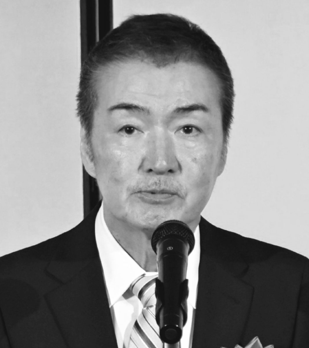 animeupdates's tweet photo. Japanese bestselling author Keigo Higashino has passed away at age 68 following a battle with cancer

He was known for novels including 'Under the Midnight Sun' and the 'Galileo' series. His first-ever anime adaptation, 'The Camphorwood Custodian,' premiered earlier this year. https://t.co/W1RAWZBMAl
