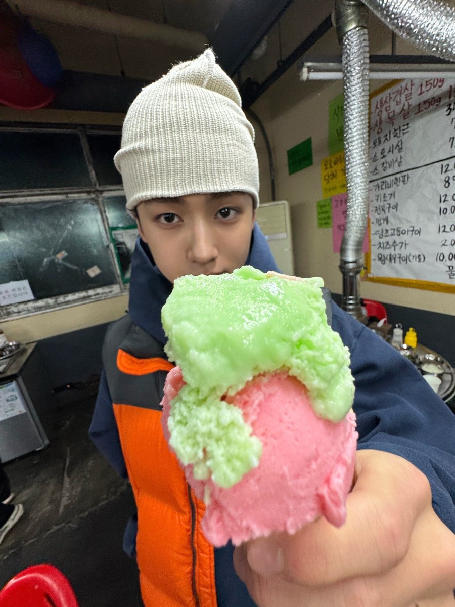 Seonghyeoszn's tweet photo. Close-up with my two true loves: a fresh beanie and an oversized ice cream scoop. POV: You're trying not to drop the cone while taking a pic. It was worth it, promise! https://t.co/DE64q8WwAK
