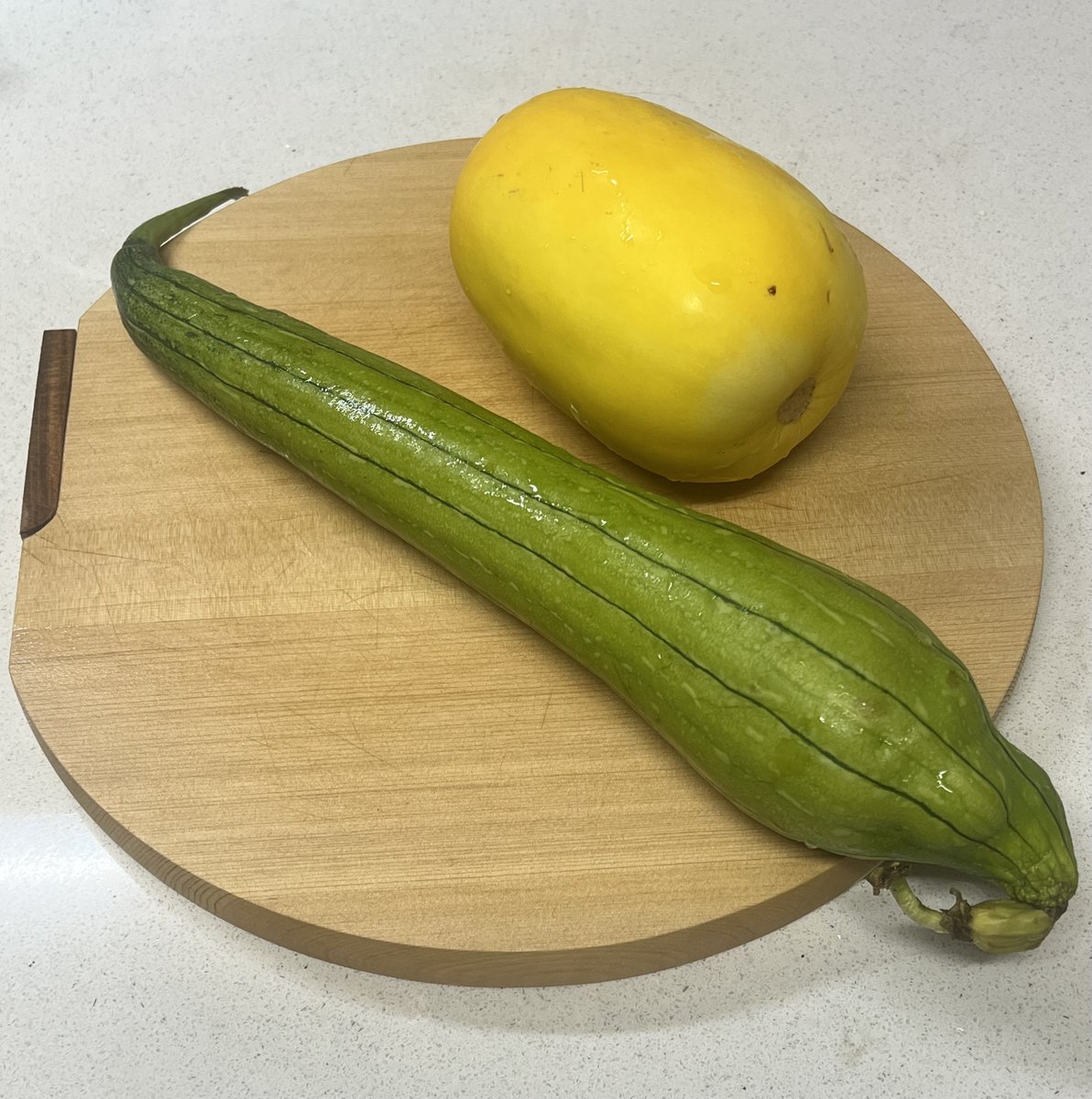 koian2023's tweet photo. 今日は #スイカの日🍉

最近いただいた長崎・雲仙産の黒小玉スイカが、とても美味しかったです😊

先日、#ヘチマ と #マクワウリ（金太郎）を見つけたので、糠漬けにしました🙏

昨日の夕方、鰻がお得に😜

🇯🇵 #dinner #Watermelon #SpongeGourd #OrientalMelon https://t.co/cDfXsykOLx