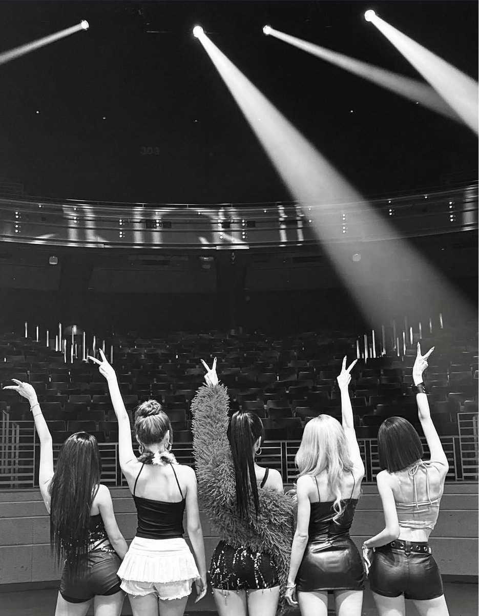 sarinaot5's tweet photo. Readys ooommmmggg after 3 years of debut the xin members have finally opened up their official instagram accounts 😭😭😭😭😭😍😍😍😍🫶🫶🫶🫶🫶 https://t.co/eiOeIjEQFW