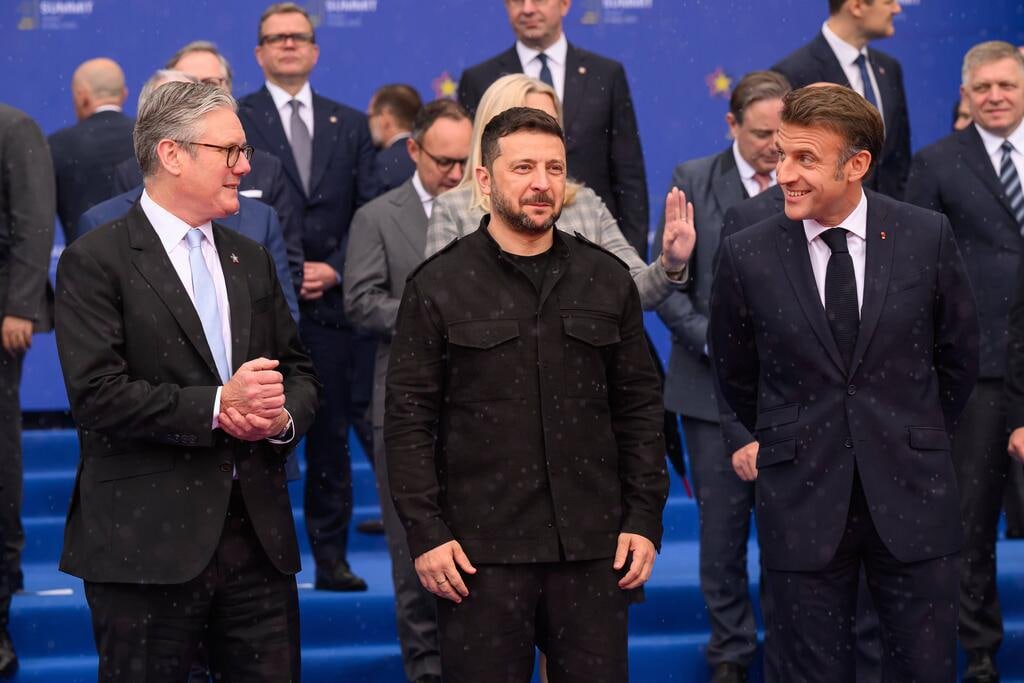 SputnikMundo's tweet photo. 🇺🇦🚢 Los patrocinadores de Zelenski deberían rendir cuentas por su ataque a un buque iraní, indica Teherán

El comportamiento del régimen de Kiev podría tener consecuencias impredecibles para toda la región, señaló el portavoz de la Cancillería de Irán, Esmail Baghaei, al comentar el reciente ataque mortal ucraniano contra un buque iraní en el mar Caspio.

👉 De acuerdo con Baghaei, el régimen de Kiev lleva ya cuatro años reduciendo a su país a la condición de mero instrumento de la confrontación geopolítica entre las grandes potencias. En lugar de salvar a Ucrania del conflicto armado que el propio Volodímir Zelenski desató, este no deja de culpar a otros y de alimentar la tensión, agregó.

En este sentido, el diplomático señaló que los patrocinadores de Zelenski deberían controlarlo estrictamente y velar para que las acciones del régimen ucraniano y sus consecuencias no repercutieran en distintas partes del mundo.