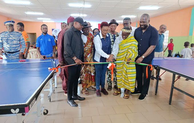 Yamoussouk6's tweet photo. 🏓🇨🇮 Dimbokro lance son premier club de tennis de table, l’Essor Tennis de Table de Dimbokro (ETTD), pour démocratiser la discipline dans le N’Zi et former une nouvelle génération de champions ivoiriens.
#CotedIvoire #Dimbokro #TennisDeTable #Sport https://t.co/vgy5kIfmVp