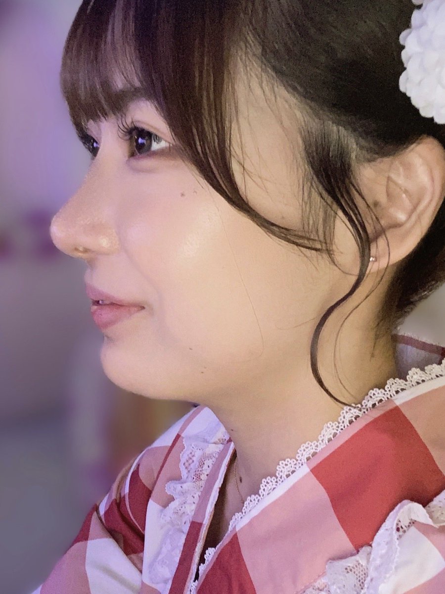 rika0ixll's tweet photo. 本当に別人すぎて死ぬｗｗｗｗｗｗ
頬コケは一切せず、顔の陰影整えて輪郭こんな引き上げてくれるとこ選んだ私って天才？？？ https://t.co/jr0UckzUWu