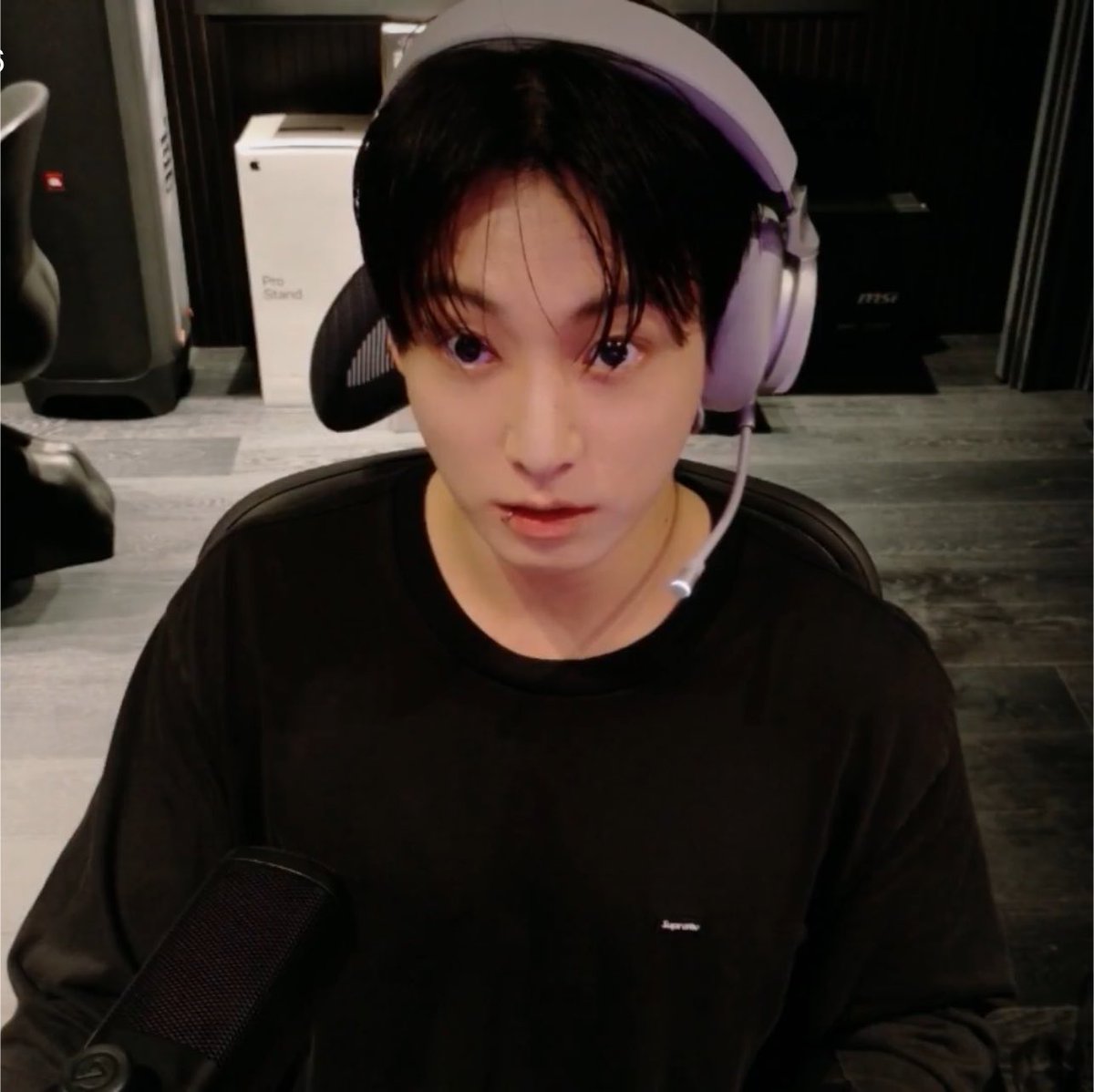 jksplaylist's tweet photo. taegi saying jungkook looks like a baby when he tilts his head down they r so right that's a newborn 😭 https://t.co/8uLxVrK7DR