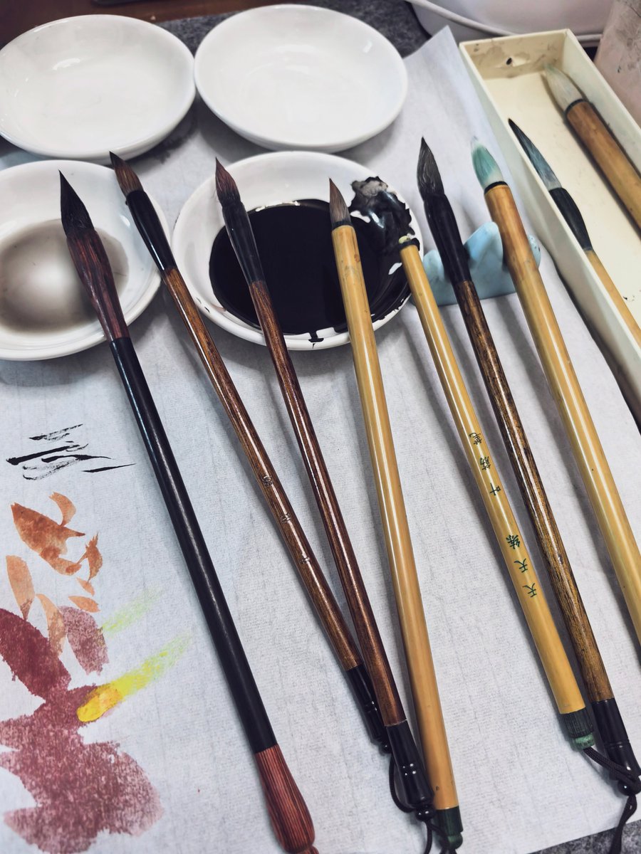 SherySoorus's tweet photo. Lost in the flowing ink and brushstrokes at the contemporary art studio—every line feels like a whisper from a creative soul today.， https://t.co/VN348FN3UV
