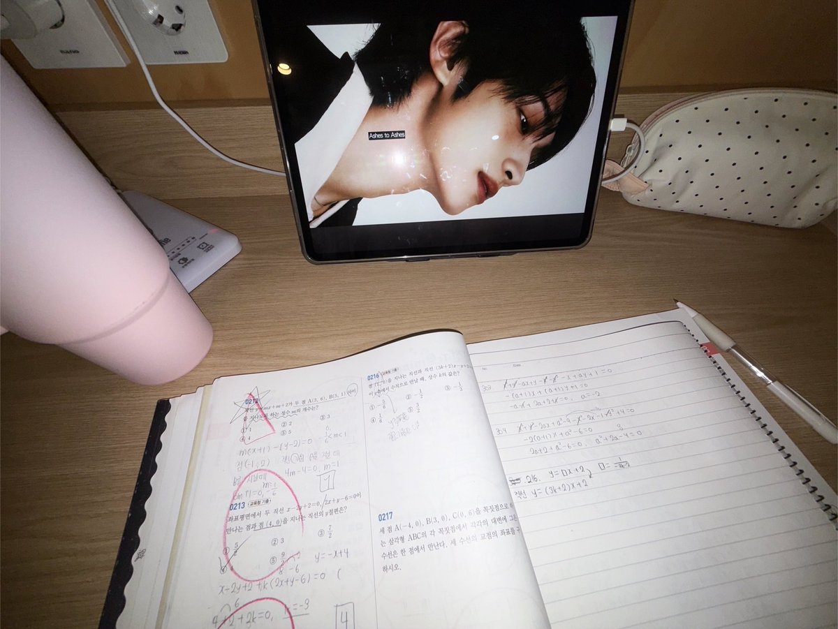 owpoen's tweet photo. 오늘부터스카살이! 💞💞💞 https://t.co/Bh9idTuzXN