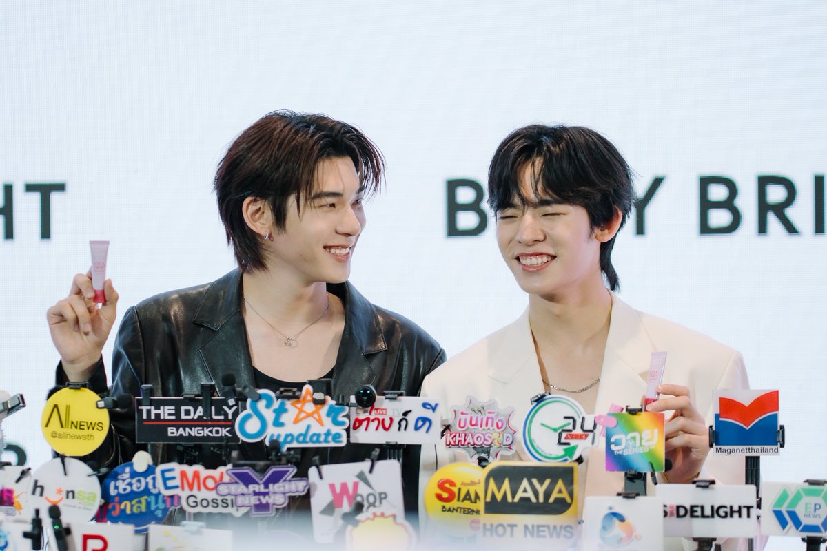 babybrightclub's tweet photo. เบบี้ขอขอบคุณพี่ๆ สื่อมวลชนทุกท่านที่ให้เกียรติมาร่วมงาน  Chemistry of Kiss #TEETEEPORLABOFLOVE กับ ‘ตี๋ตี๋’ วันพิชิต นิมิตภาคภูมิ และ ‘ป๋อ’ ศุภการ จิรโชติกุล (TEETEE-POR) Brand Ambassador คนล่าสุดของแบรนด์ Baby Bright Makeup (Lipstick) 💖

ภายในงานยังเป็นการเปิดตัวครั้งแรกของ Vitadrip Intensive Lip Balm ลิปบาล์มเนื้อเนียนนุ่ม สูตร Vegan 100% ที่ตี๋ตี๋ป๋อได้นำมาเผยเสน่ห์ความน่ารักและความชุ่มชื้นให้พี่ๆ สื่อมวลชนได้เห็นก่อนใคร 

ขอบคุณพี่ๆ สื่อมวลชนทุกท่านอีกครั้งที่มาร่วมเก็บภาพบรรยากาศและโมเมนต์ดีๆ ในวันนี้ รวมถึงช่วยส่งต่อความน่ารักของตี๋ตี๋ป๋อให้แฟนๆ ได้ติดตามกันนะคะ 🫶🏻💕

#BabyBrightMakeup #TeeTeePorBabyBright
#ChemistryofKiss #TeeTeePor #vava #วาวา