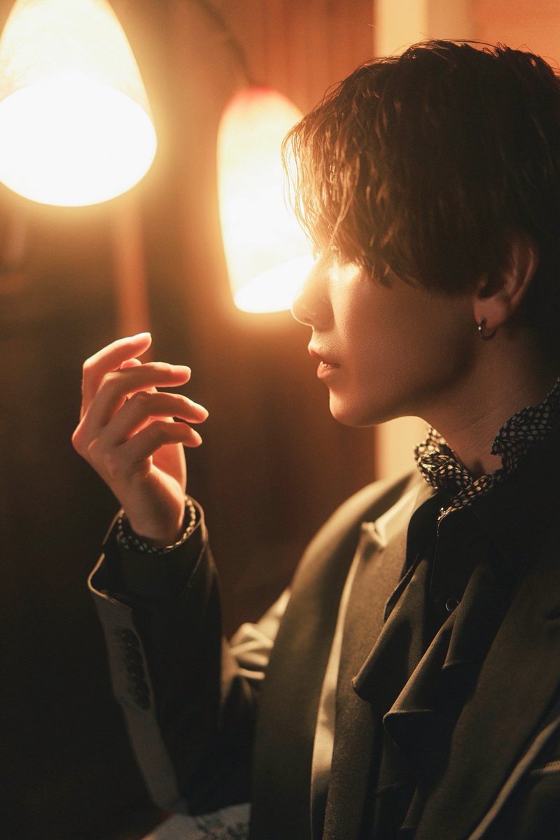 dddkoodai's tweet photo. 【7.27】
また一つ歳を重ねました。

今の自分があるのは、これまで出会い、そして支えてくださった皆さんのおかげです。
心から感謝しています。

この数年で見えた景色が沢山あります。
まだ道半ばの自分ではありますが、いつか「あの時間があったから今がある」と言えるよう、一つ一つの仕事と大切に向き合って、これからも精進していきます。

昔の未熟な自分では想像すら出来ていなかった、この人生という長い道のり。
必ず幸せになるし、幸せにさせます。
これからもよろしくお願いします🐱✨