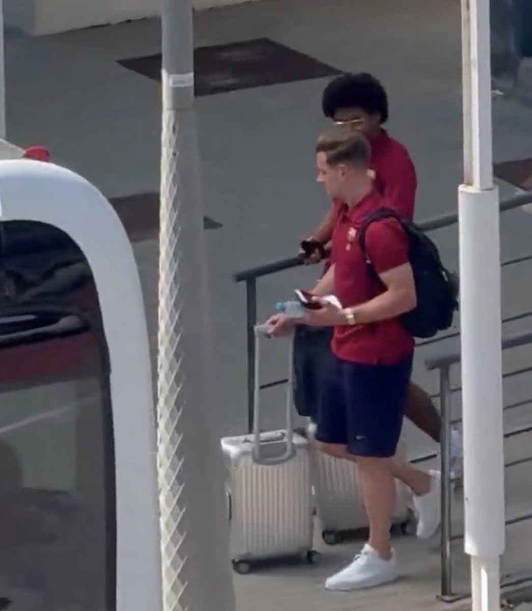 FCB_nenn's tweet photo. Que este tío esté yendo a la pretemporada me parece de locos 

Nunca podremos deshacernos de él https://t.co/5WBJxX1Dp9