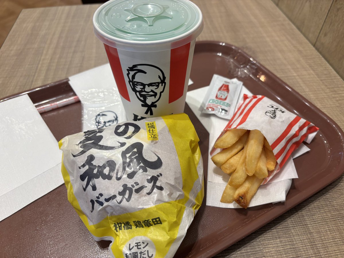 anzu3702's tweet photo. #ケンタッキー 夏の和風バーガーズ🍔
「柑橘 鶏 竜田バーガー(レモン和風だし)」セット ¥1,050-

これは、美味しかった😋 https://t.co/utrF332utp