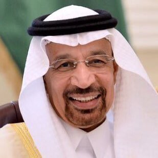 QadahSaudi's tweet photo. #سيرة_ذاتية | معالي المهندس خالد بن عبدالعزيز الفالح @Khalid_AlFalih 

المسيرة المهنية والتحول القيادي
المؤهلات الأكاديمية: 
حصل على بكالوريوس الهندسة الميكانيكية من جامعة تكساس إيه آند إم بالولايات المتحدة الأمريكية (1402هـ/1982م)، والماجستير في إدارة الأعمال من جامعة الملك فهد للبترول والمعادن (1411هـ/1991م).

قيادة أرامكو السعودية: 
أمضى أكثر من ثلاثة عقود في أرامكو السعودية تدرج خلالها في المناصب التنفيذية، برئاسة شركة بترون، ثم نائباً لقطاع تطوير الأعمال الجديدة، ونائباً أعلى للرئيس لأعمال الغاز، ورئيساً تنفيذيًا للأعمال.

الرئاسة التنفيذية ورئاسة المجلس: عُيّن رئيساً وكبير الإداريين التنفيذيين لأرامكو السعودية عام 2009م، ثم رئيساً لمجلس إدارتها عام 2015م.
الخدمة الحكومية والمسؤوليات الوزارية
وزارة الصحة: 
تولى الحقيبة الوزارية في 10 رجب 1436هـ (29 أبريل 2015م) حتى 30 رجب 1437هـ (7 مايو 2016م).
وزارة الطاقة والصناعة والثروة المعدنية: 
عُيّن وزيراً لها عام 2016م حتى محرم 1441هـ (سبتمبر 2019م)، وهو الوزير الوحيد الذي حمل هذا المسمى في تاريخ المملكة، وأول من تولى وزارة الطاقة باسمها الجديد.
وزارة الاستثمار: 
عُيّن كأول وزير لوزارة الاستثمار في 1 رجب 1441هـ (25 فبراير 2020م) واستمر حتى 24 شعبان 1447هـ (12 فبراير 2026م).

وزارة الدولة ورئاسة هيئة المحاسبة: عُيّن وزيراً للدولة وعضواً في مجلس الوزراء في 24 شعبان 1447هـ (12 فبراير 2026م)، كما صدر أمر سامٍ بتسميته الوزير المختص ورئيساً لمجلس إدارة الهيئة السعودية للمراجعين والمحاسبين في 2 ذو الحجة 1447هـ (19 مايو 2026م).

الأوسمة والتكريمات
وسام الملك عبدالعزيز: 
حائز على وسام الملك عبدالعزيز من الدرجة الممتازة (1430هـ/2009م).
وسام الشمس المشرقة الياباني: نال الوسام من الدرجة الأولى (1439هـ/2018م).
الدكتوراه الفخرية: 
حاصل على الدكتوراه الفخرية من المعهد الكوري المتقدم للعلوم والتقنية.

المصدر | https://t.co/VcOL2dk6LL
