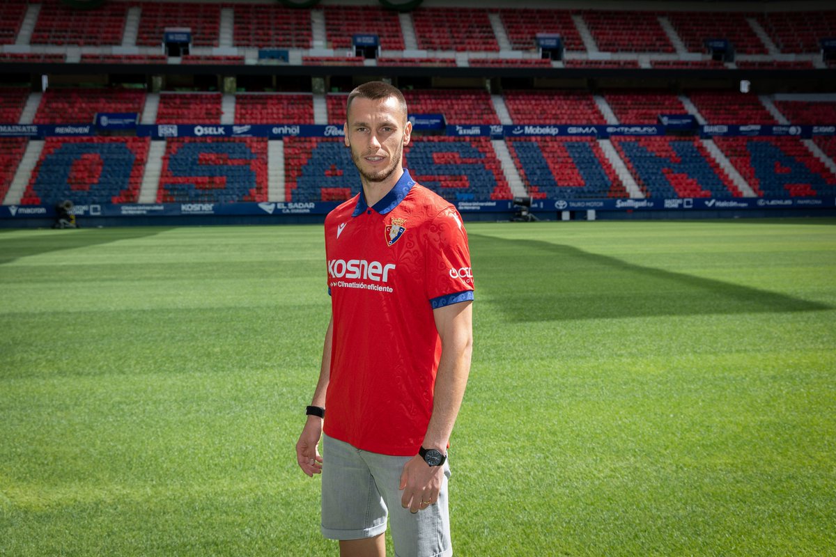 Osasuna's tweet photo. 😍 Primer día como rojillo https://t.co/1BVscy4vSo