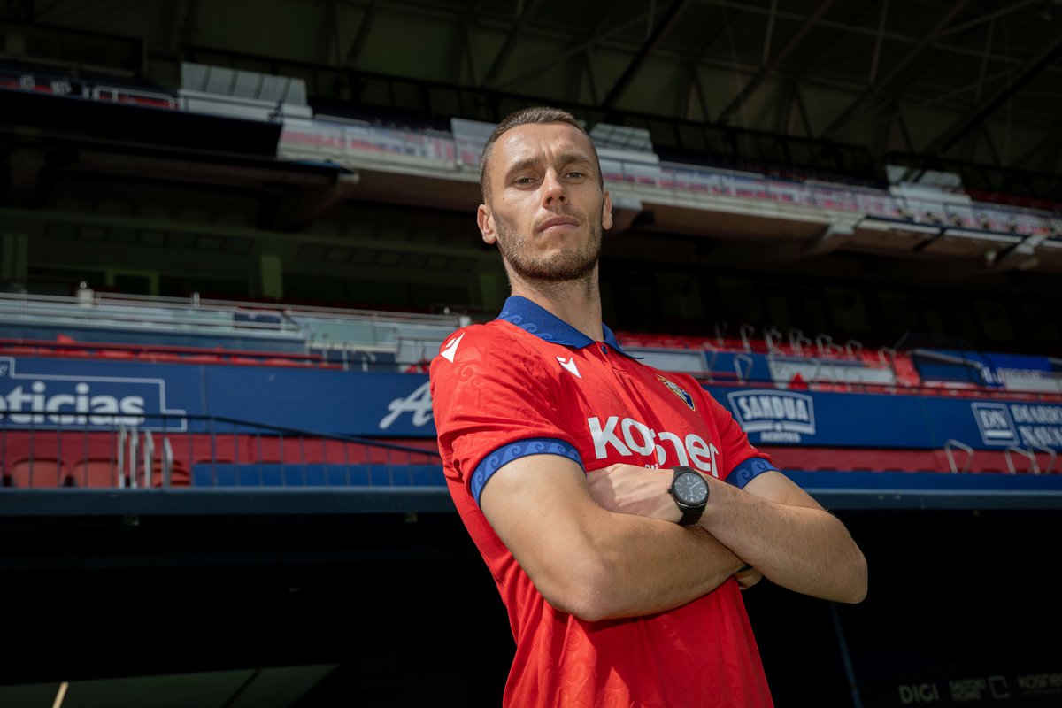 Osasuna's tweet photo. 😍 Primer día como rojillo https://t.co/1BVscy4vSo