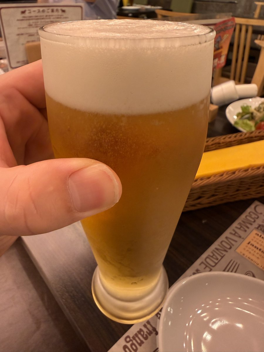 n8oelo's tweet photo. 労働をマネーに替えて酒に流すだけの人生 https://t.co/C5eZ5kCkmo
