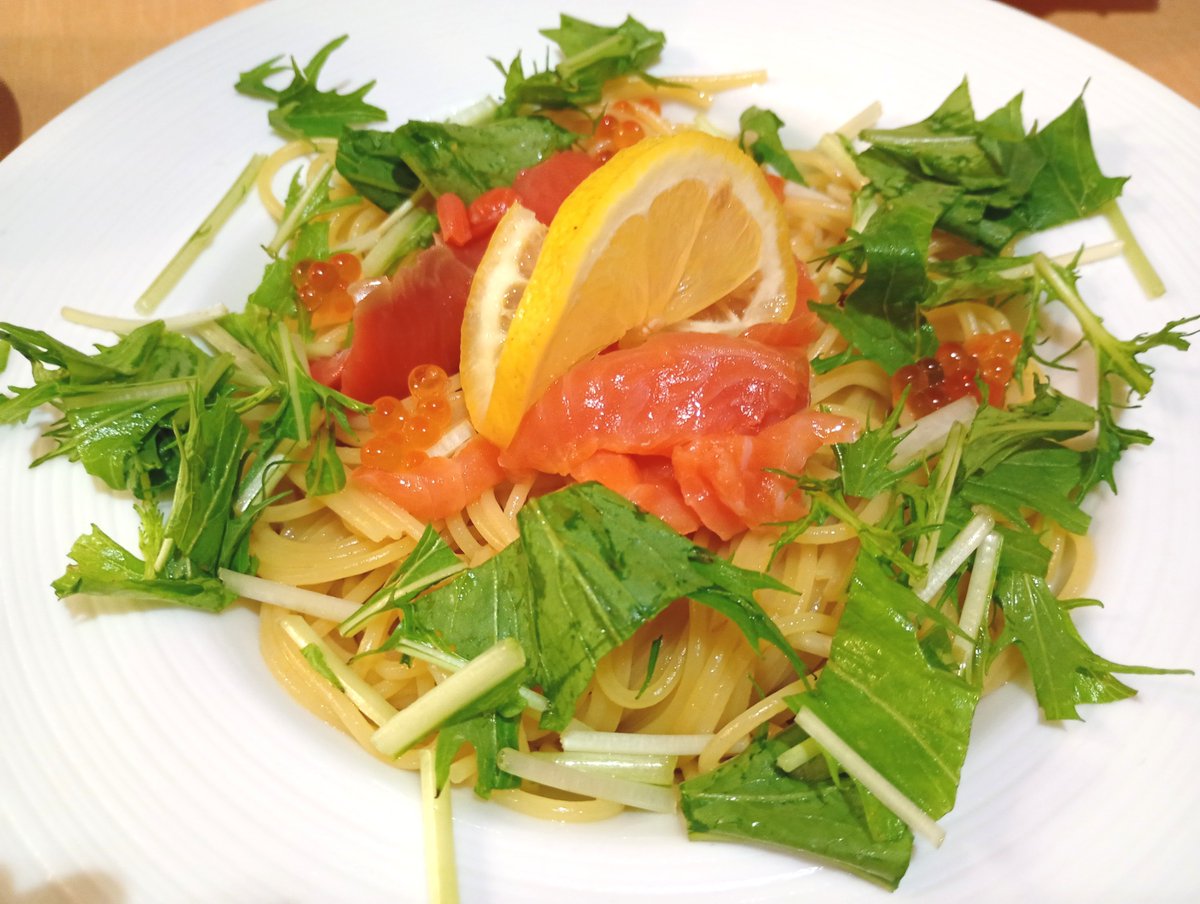 runrunonpupu's tweet photo. ドルチェヴィータでランチ🇮🇹
しらすかけ放題のペペロンチーノ、にんにくがいい感じに効いてて美味しかった😋💖
サービスのスープ、フォッカチャ(おかわり無料)にサラダとドリンクつけてもお得感あった✨
ｺﾞﾁｿ━(人 'ч'｡)━ｻﾏﾃﾞｼﾀｯ💙その後まねきねこでカラオケ🎤
 #コシダカHD  #株主優待 https://t.co/5iytce36ak