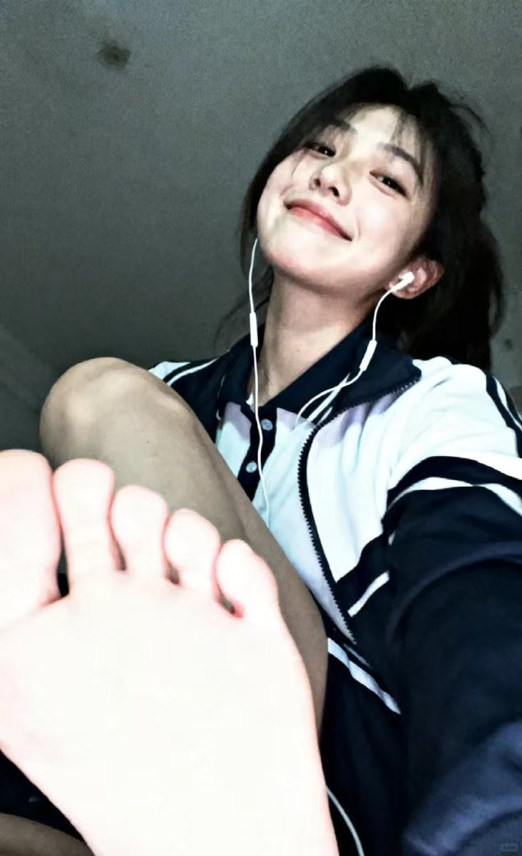 021118sama1's tweet photo. 知道我是高中生所以更想犯贱了？
你们这帮弱智诶 https://t.co/HWWrGvsCJR