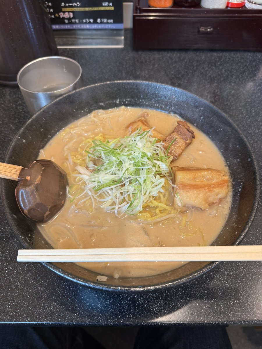 treknori's tweet photo. ラーメン信玄　花川本店にて　信州(コッテリ白味噌)を食べました。すみれと彩未以来のコクあるラーメンでした。すみれが好きな人はこれ好きでしょう。　#らーめん信玄　#味噌ラーメン　#札幌 https://t.co/Q57MnNc9lo