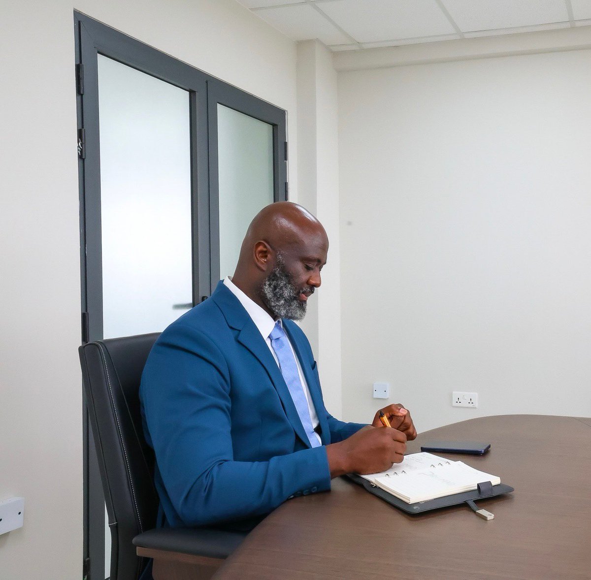 saul_frazer's tweet photo. Another Monday. Another opportunity to lead with intention.
The strongest organisations aren’t built overnight. Every meeting is part of a much bigger picture, and every conversation helps move that vision forward.
#SaulFRAZER #GlobalProperties #Gambia #RealEstate https://t.co/vn911zGCl4