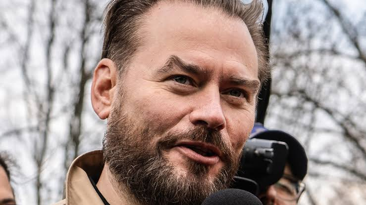 antyKremlak's tweet photo. 4 dzień od totalnego rozpadu największej partii opozycyjnej w Polsce i największego kryzysu PiS-u w historii…… a Pan obiektywny dziennikarz Krzysztof Stanowski nadal milczy XD

Chyba arcykapłan propagandy nie wie jeszcze którą stronę ma wybrać. https://t.co/FL3xxgE4xr