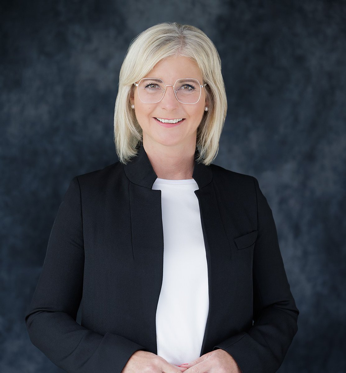 BayStMAS's tweet photo. Die #Sommerferien stehen vor der Tür. #Bayern-s #Jugendministerin @ulischarf gibt Tipps für alle, die einen #Ferienjob suchen. Dieser sei in jedem Fall eine Bereicherung.
➡️https://t.co/wWhPNQSvQX https://t.co/GazGryvOy9