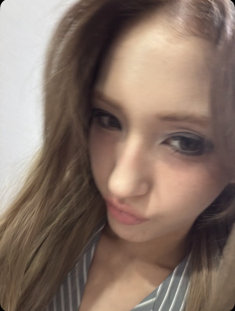 somibase's tweet photo. [260727] be real update 🐰📱

#JEONSOMI #전소미 https://t.co/O5RsufZiuQ