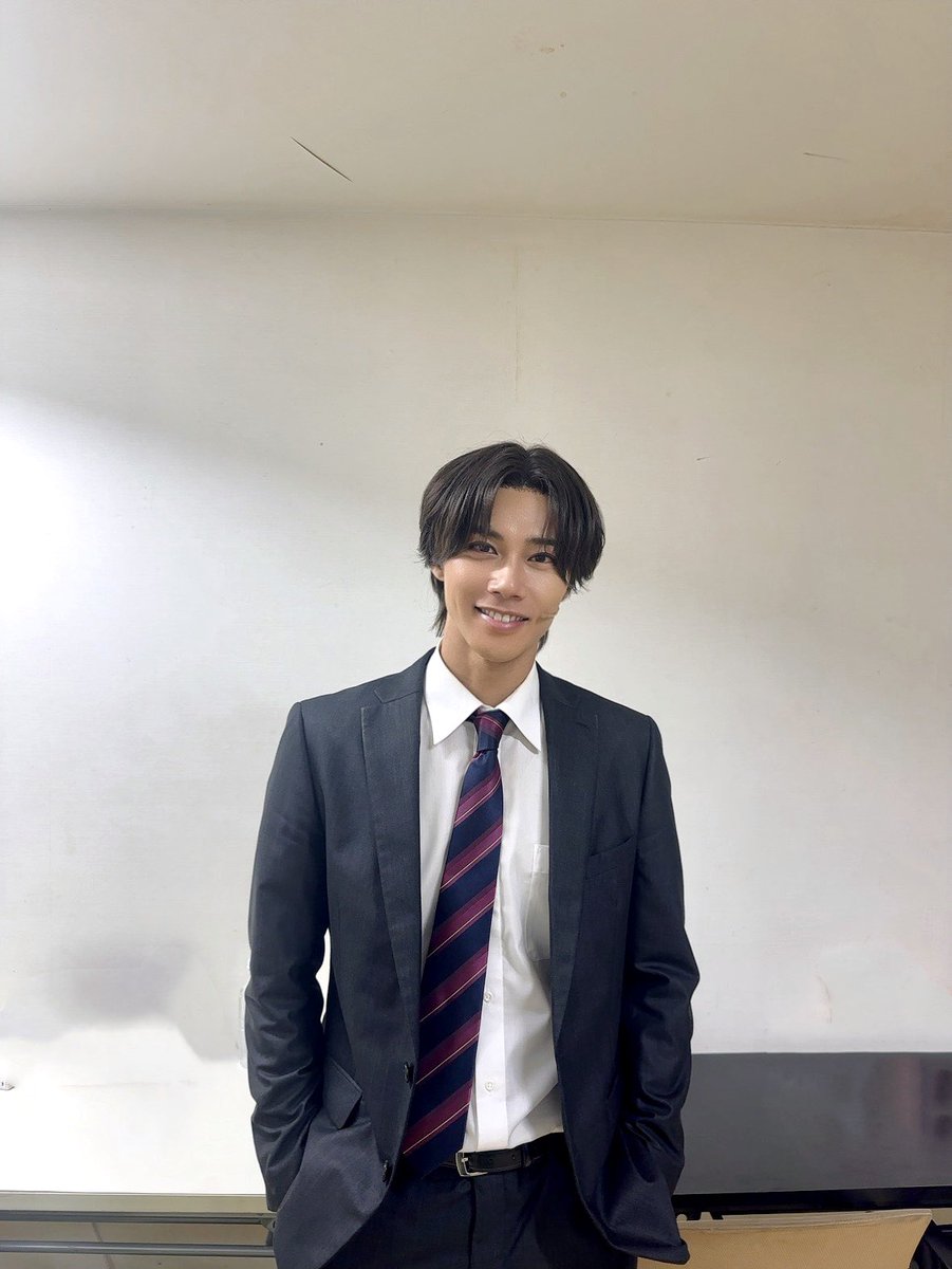 AKITO_SOLIDEMO's tweet photo. 舞台「gift」大千穐楽終わりました！！
皆さんありがとうございました！

初めてのストレートで
沢山学ばさせていただき、
初めてのノリツッコミで
たくさん心臓が鍛えられました🫀

連日あたたかいお客さんに
助けられていただき感謝です！笑

筧くんありがとうございました！👮

#舞台gift https://t.co/GS7PYwVMcl