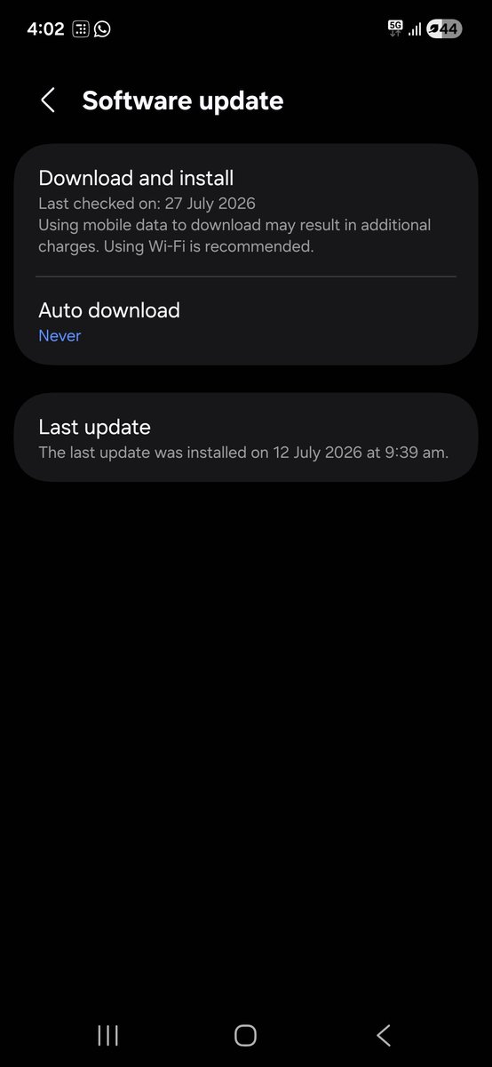 AjayApundir84's tweet photo. @SamsungIndia @CEOofSamsung My phone has got green line after the recent software update and despite of several communication with customer support there is no response. Why should I pay when there is no fault from my side. @SamsungMobile @TMRohOfficial 
@jagograhakjago https://t.co/FSo2uuU1p9