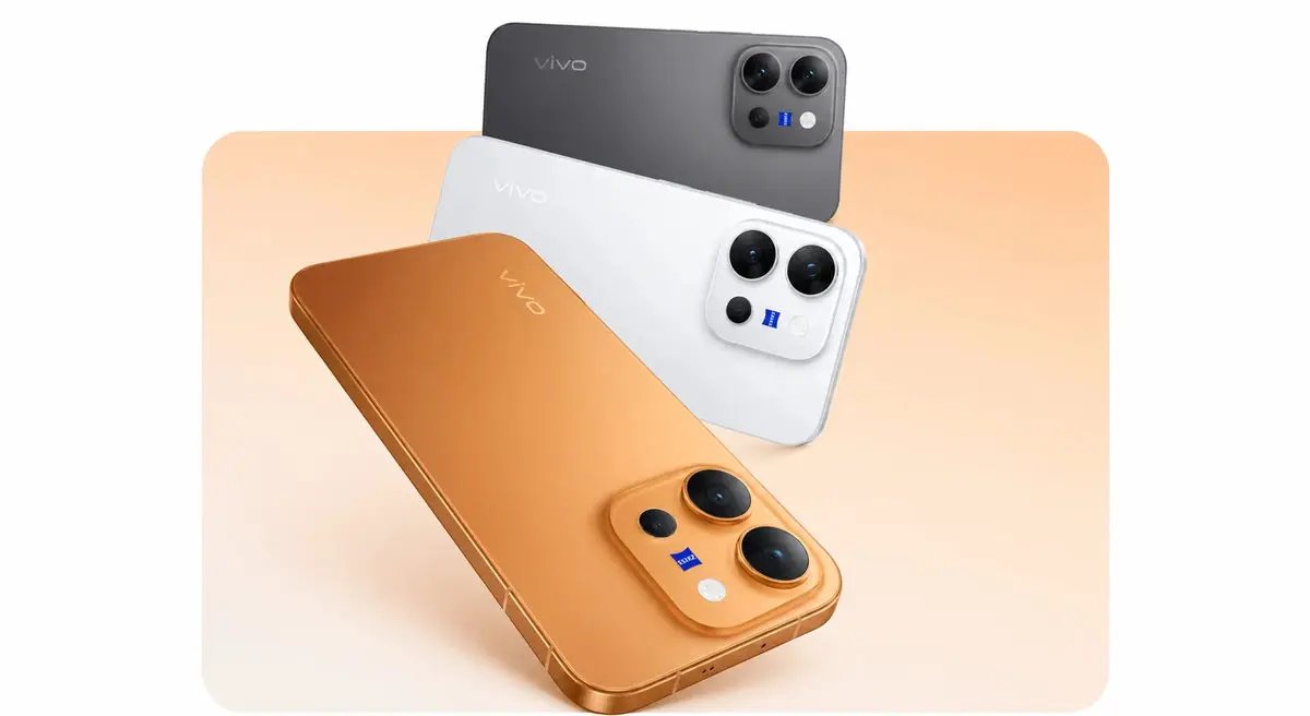 webtekno's tweet photo. vivo, yeni amiral gemisi X300e modelini tanıttı. 

📌 Telefon; 6,59 inç 144 Hz AMOLED ekran, Snapdragon 8 Gen 5 işlemci, 12 GB RAM ve 7200 mAh batarya ile geliyor. Batarya 90W hızlı şarjı destekliyor.

📌 ZEISS imzalı kamera sisteminde 50 MP ana kamera, 8 MP ultra geniş açı ve 3x optik zoomlu 50 MP periskop kamera bulunuyor. Ön kamera da 50 MP. Android 16 tabanlı OriginOS 6 kullanan cihaz; Wi-Fi 7, NFC ve Bluetooth 5.4 desteğine sahip.

📌 Beyaz, siyah ve turuncu renk seçenekleriyle sunulacak X300e’nin fiyatı 710-780 dolar arasında.

⁉️ Sizce bu fiyatlara alınır mı? (Reklam değil)