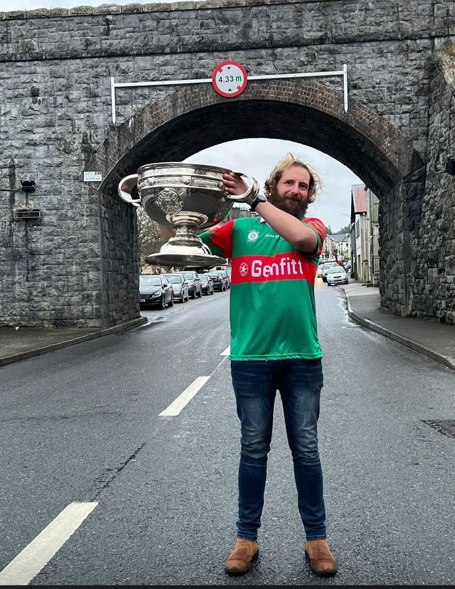 3bucksleft1's tweet photo. It Takes 45 Liquid Creamy Pints To Fill Sam 💚❤️...Fact!   Dreams Do Come True https://t.co/rEWognDI76