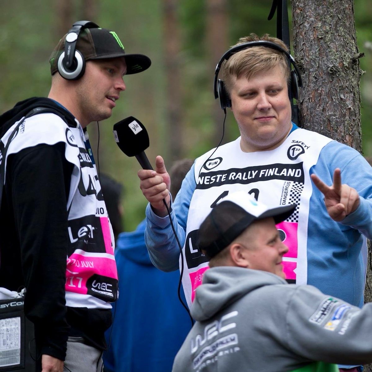JoniPakarinen's tweet photo. KOTIINPALUU RALLIRADIOON

Upeeta palata Ralliradioon, josta mun radioura on käytännössä alkanut. 

Roolina tuttu erikoiskokeiden maalireportteri. 

Yhdestoista MM-ralliradio mulle ja jokainen kutsu tekijäksi saa nöyräksi.

Siisti viikko tulossa.
#ralliradio https://t.co/tRVwi6kEj8