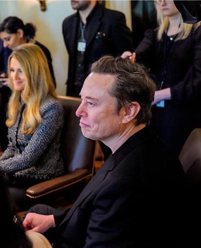 Elonmindset9's tweet photo. Elon Musk just surpassed 241 million followers. He is the most followed and interacted account on 𝕏. https://t.co/jBNMjFkdtQ