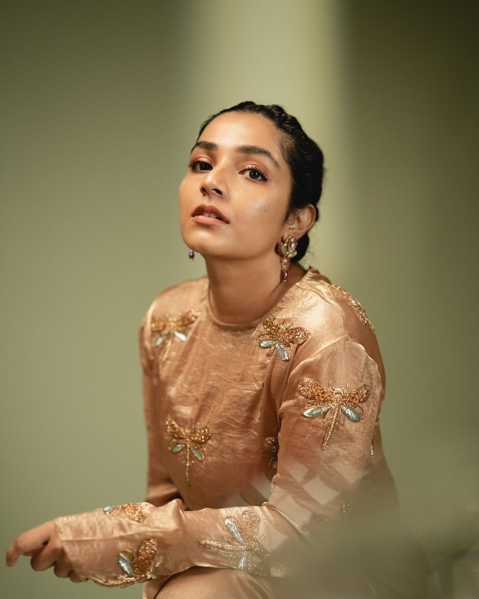 actresswoods's tweet photo. Rajisha Vijayan 💛✨️

#Rajisha #RajishaVijayan https://t.co/AitpGpnoXC