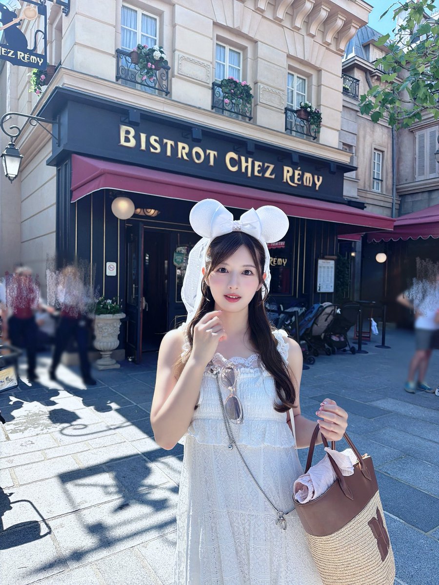 kawaguchi_natsu's tweet photo. Disneyland Paris✨ https://t.co/Jepy0ZXNW8