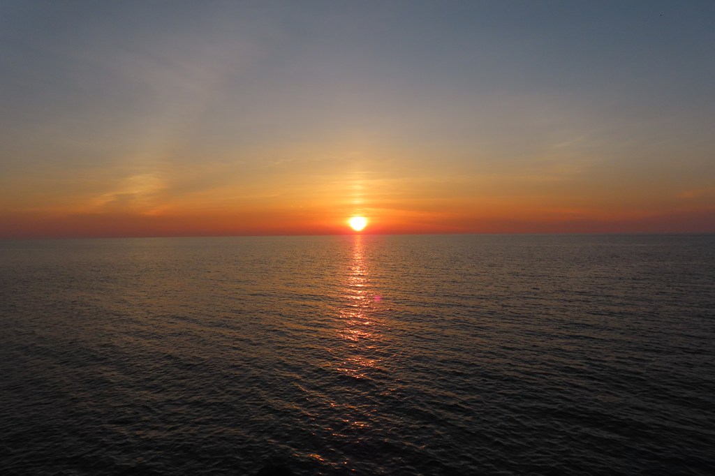 banz111's tweet photo. 7月の男鹿半島ドライブの帰り道、にかほ市でみた夕陽。
#夕陽　#ドライブ　＃AE111 https://t.co/HAF19ThiFf