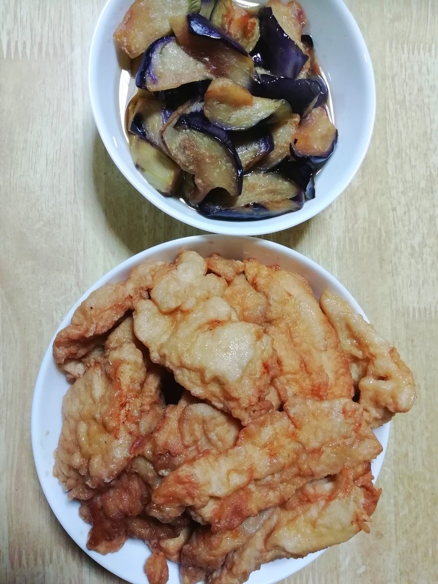 Vw42Ly's tweet photo. 今日はチキン南蛮となすの揚げ浸しを作りました。チキン南蛮は作りすぎたので明日まで延長戦です。 https://t.co/ccM4OrWQ9E