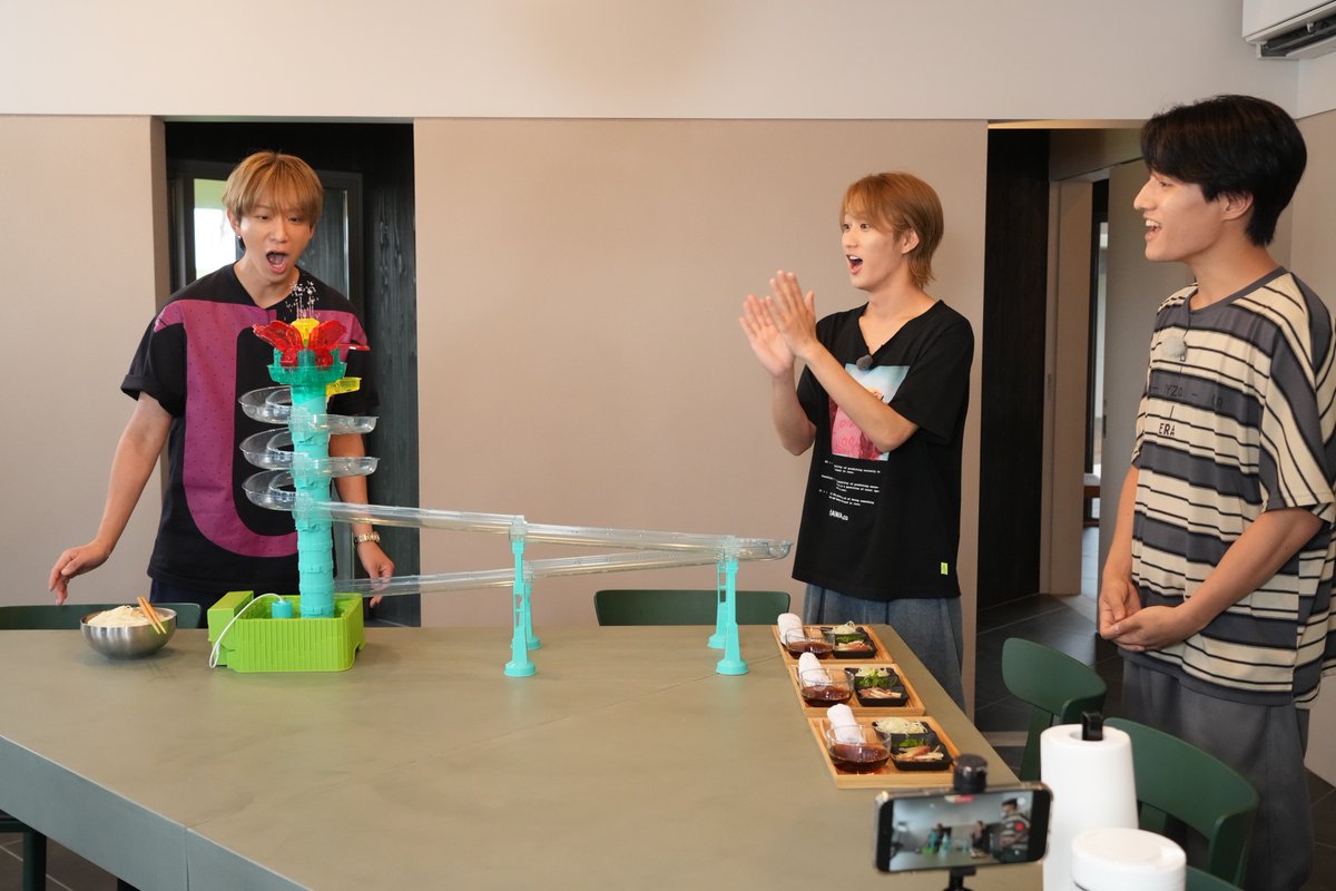 newskoyamacamp's tweet photo. NEWS小山の #おしゃキャン！どう？
【フジテレビ（関東ローカル）】
7月27日（月）24時45分〜

本日放送！
料理男子な後輩B&amp;ZAIが慶ちゃんの心も胃袋も鷲掴み😳
みんなで流しそうめんも満喫！

#慶ちゃんと橋もっちゃんとゆうじん
#小山慶一郎
#橋本涼
#鈴木悠仁

https://t.co/Xm54bPOAjh https://t.co/EkS0VOMwAe