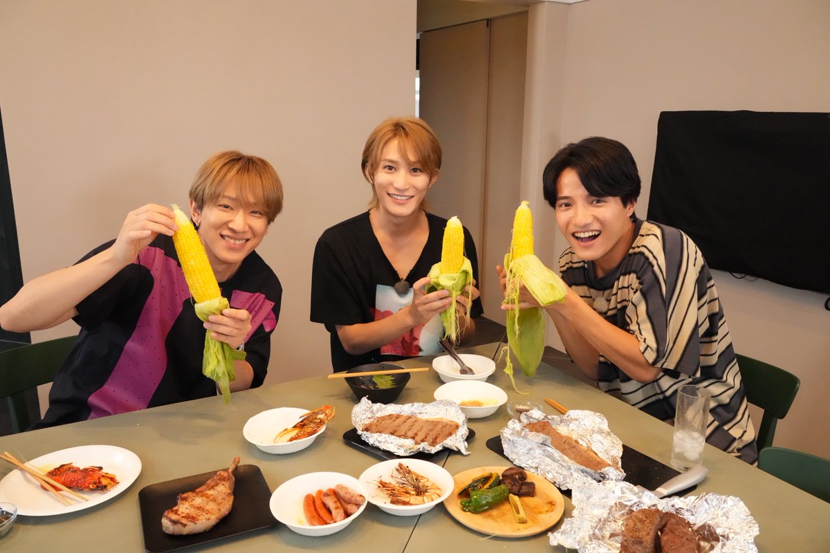 newskoyamacamp's tweet photo. NEWS小山の #おしゃキャン！どう？
【フジテレビ（関東ローカル）】
7月27日（月）24時45分〜

本日放送！
料理男子な後輩B&amp;ZAIが慶ちゃんの心も胃袋も鷲掴み😳
みんなで流しそうめんも満喫！

#慶ちゃんと橋もっちゃんとゆうじん
#小山慶一郎
#橋本涼
#鈴木悠仁

https://t.co/Xm54bPOAjh https://t.co/EkS0VOMwAe