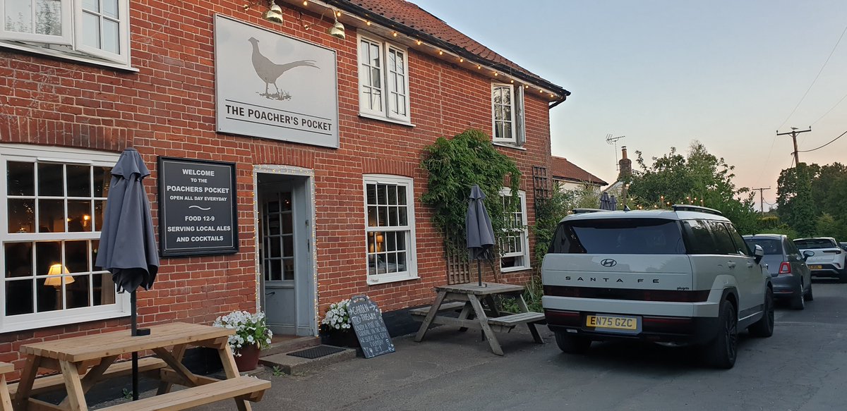 AM_editorTimR's tweet photo. Putting the @Hyundai_UK_PR  Santa Fe to the test as a family cruiser in the Suffolk countryside. Has quite a presence when parked outside Saxmundham gastropubs.
#Hyundai #newcars #Suffolk https://t.co/n5a9ROLfLU