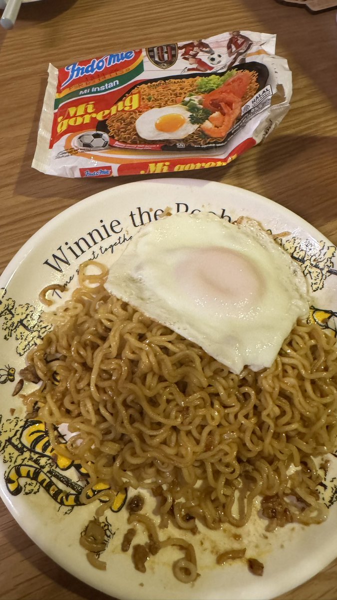 vrc_halhal's tweet photo. インドネシア旅行のお土産に買ってきたインドミー作った
美味しすぎー https://t.co/oiuqV38UH3