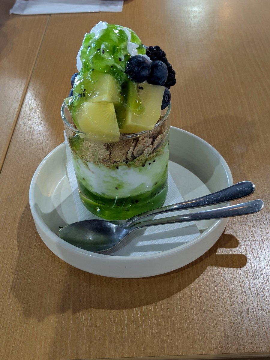 D156Gcko's tweet photo. 夏☀…裏でなりびくパチンコ音…キウイエキスを口に。
美味………。 https://t.co/93hCUI2dMB