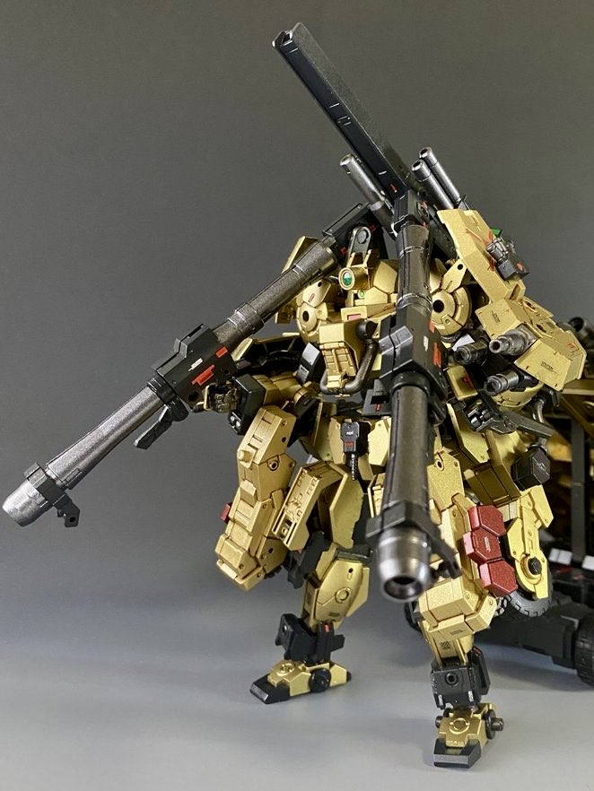 R4_shamrock's tweet photo. 【バックパック】
大口径・長砲身化したアームキャノンに加え、エグザマクス用に強化した電磁加速砲、ビーム砲、ダブルバレルライフルを搭載。

【三連アームキャノン】
速射性を重視して短砲身化し、三門に強化。 https://t.co/ZiB4OSUw0q
