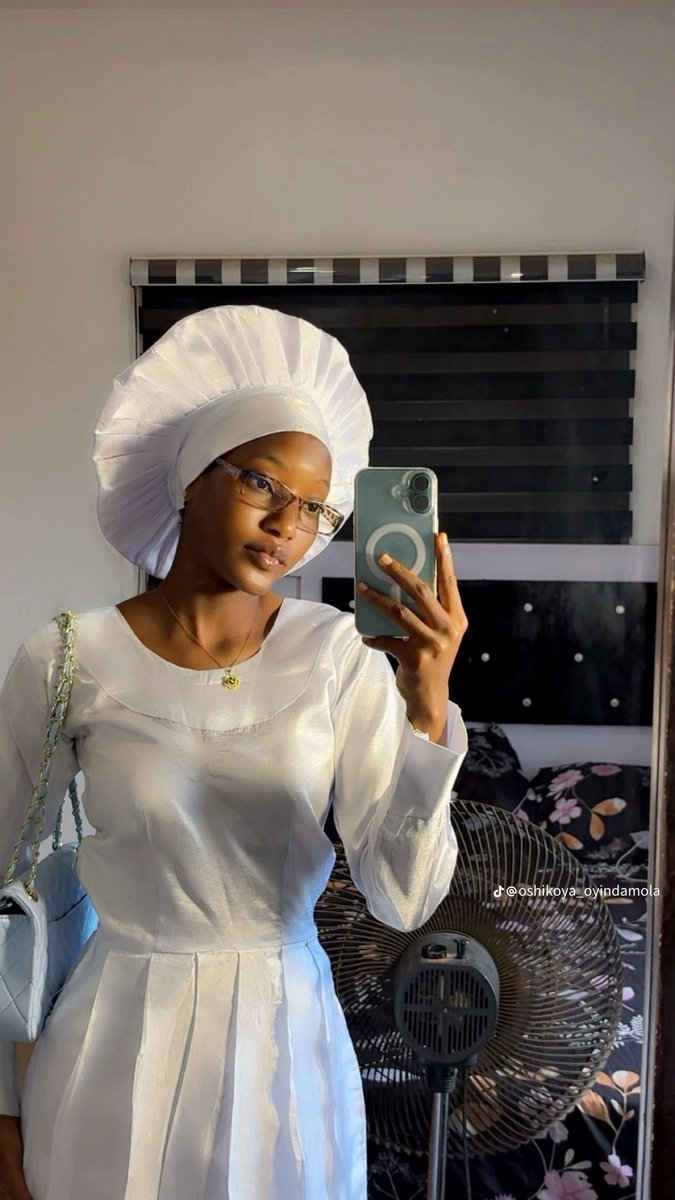 AshakeAde1234's tweet photo. Oyin My Small Pepper I stand gidigba for you ❤️📌

#Oyintill72days
#OyinThepepper
#OyinOshikoya https://t.co/dJQpl0gddW